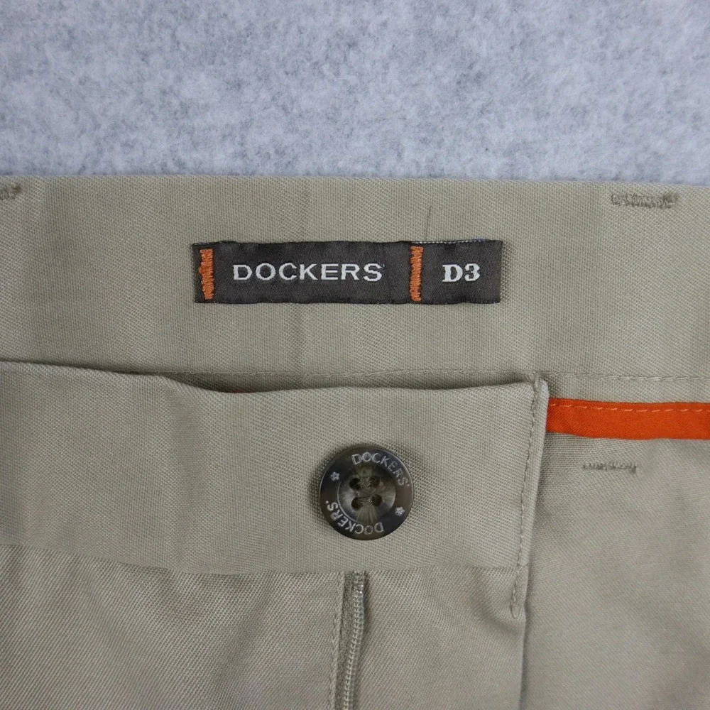 Dockers Pants Mens 46x30 D3 Classic Fit Signature Khaki Straight Leg Pleated Tan